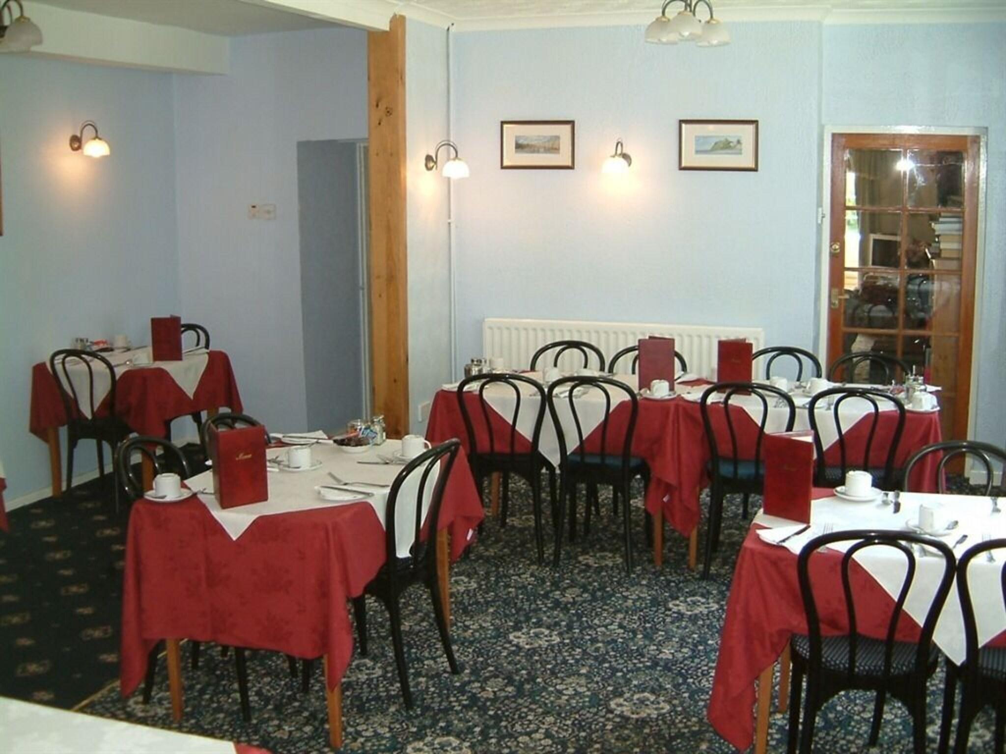 Cefn Uchaf Guest House 8/9