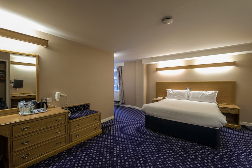 Tavistock Hotel 16/71