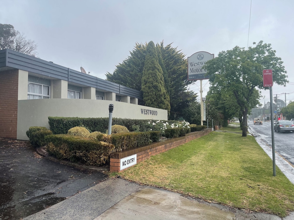 Westwood Motor Inn 48/50