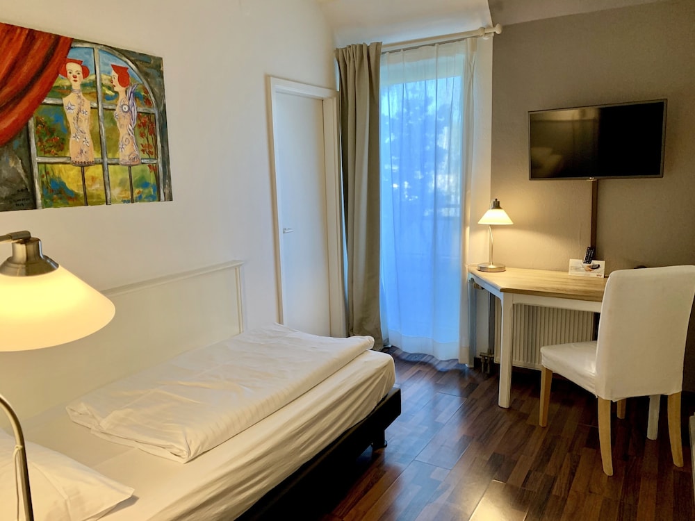 HOTEL TOSKANA 8/30