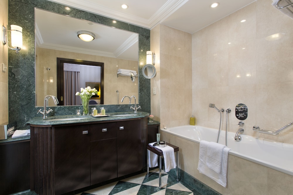 JUNIOR SUITE, KING BED
