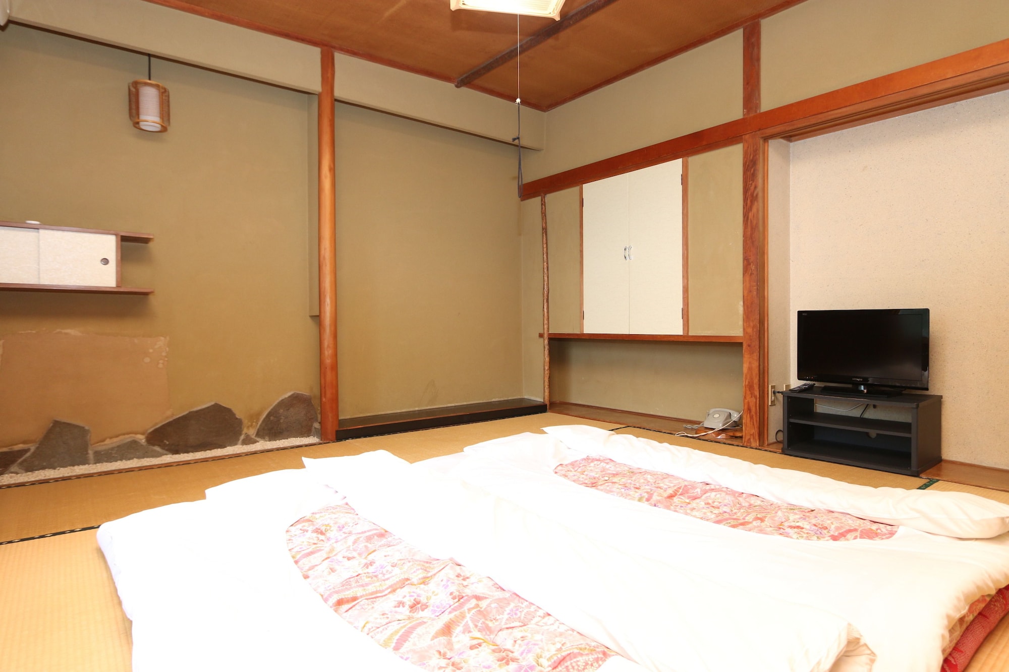 JAPANESE, ECONOMY, SHARED BATHROOM, SMOKING