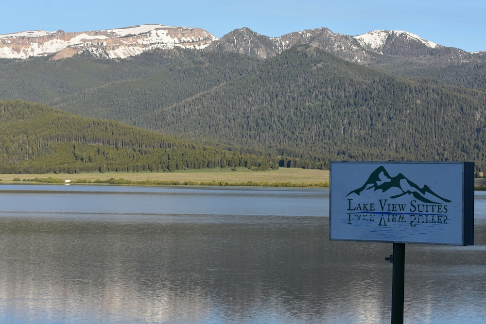 Lake View Suites Yellowstone 31/39
