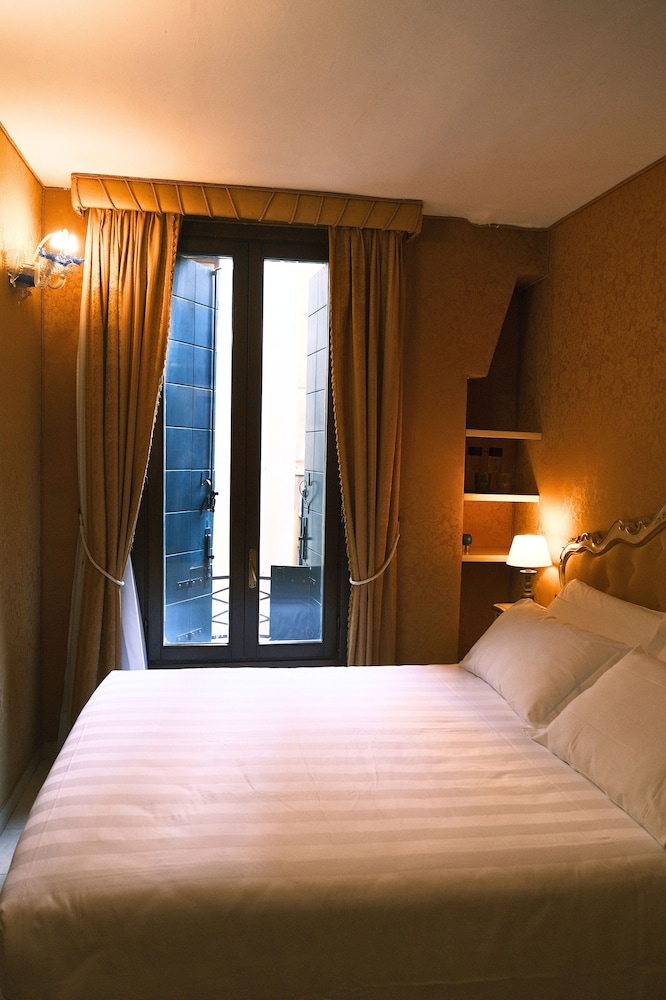 Tower, Basic, Double Bed, Courtyard View