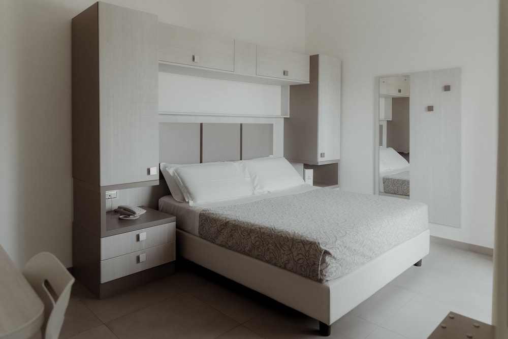 Hotel Caravel 3/18