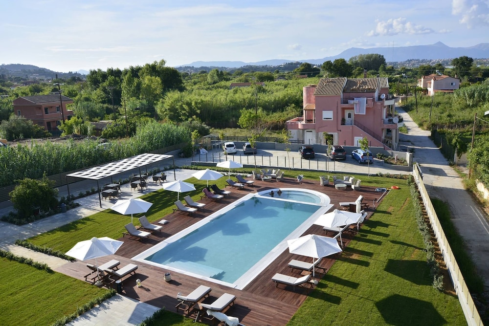 V Luxury Suites 41/50