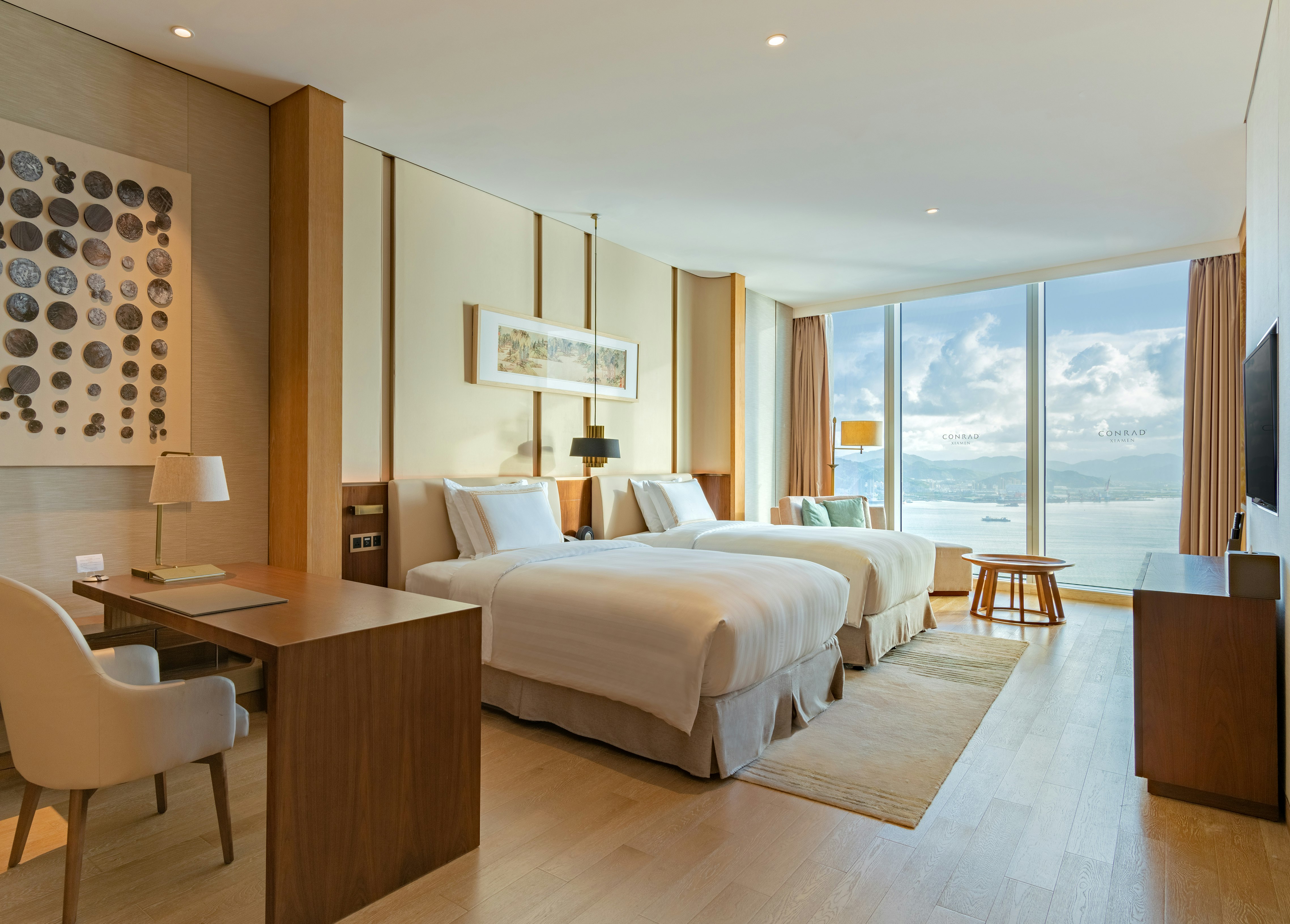 PREMIER, 2 QUEEN BEDS, SEA VIEW