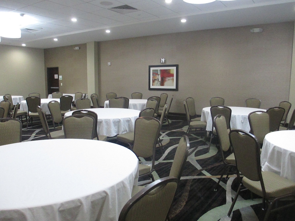 Holiday Inn Salina 35/41