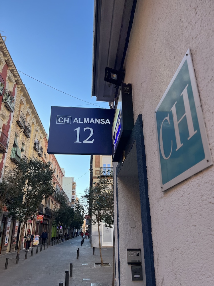 Hostel Almansa 12/50