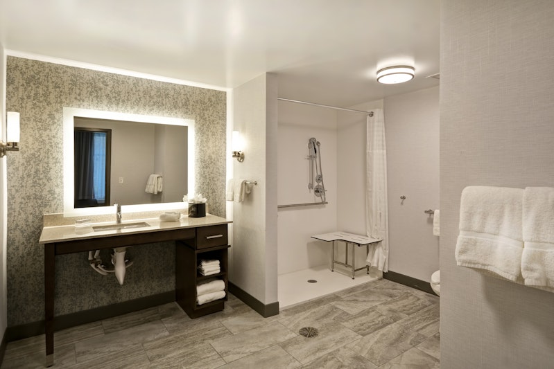 Homewood Suites by Hilton Warren Detroit 56/57