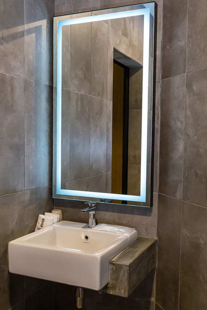 Brown Hotel 32/43