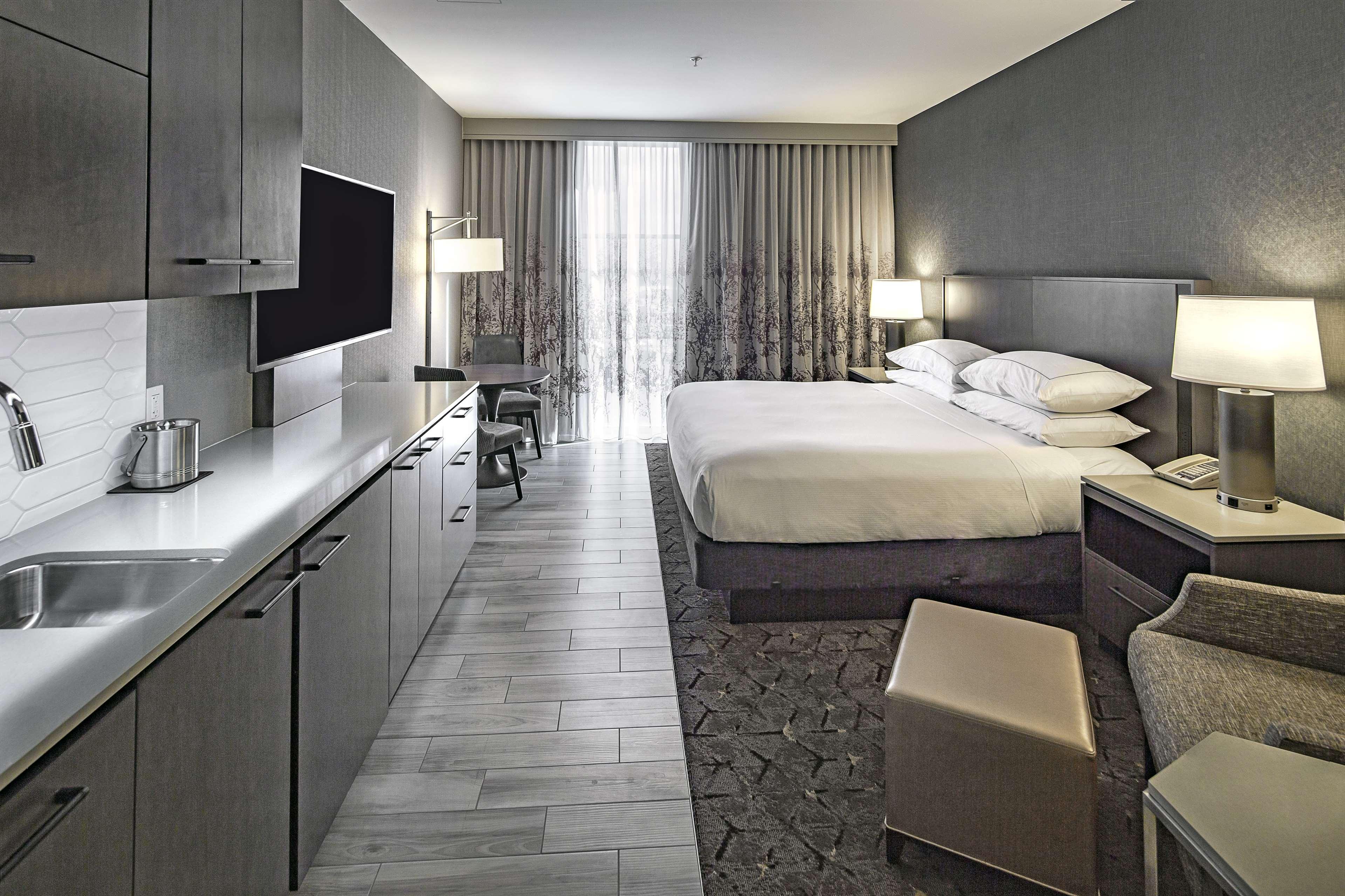 Studio, King Bed