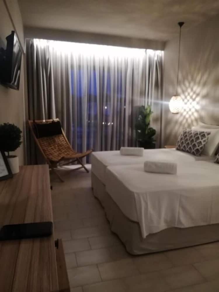 ROOM, MOUNTAIN VIEW