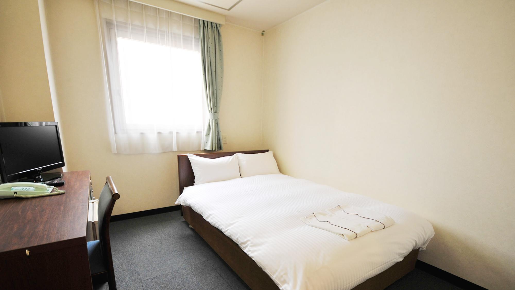 Semi Room, Standard, Semi Double Bed, Smoking
