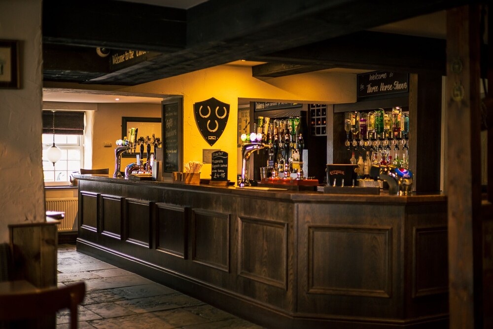 The Three Horseshoes 2/15