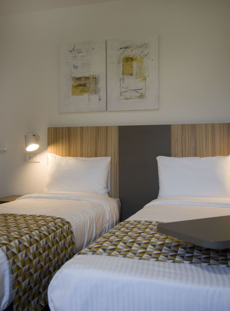 Hotel Lodge In Paris 13 17/50