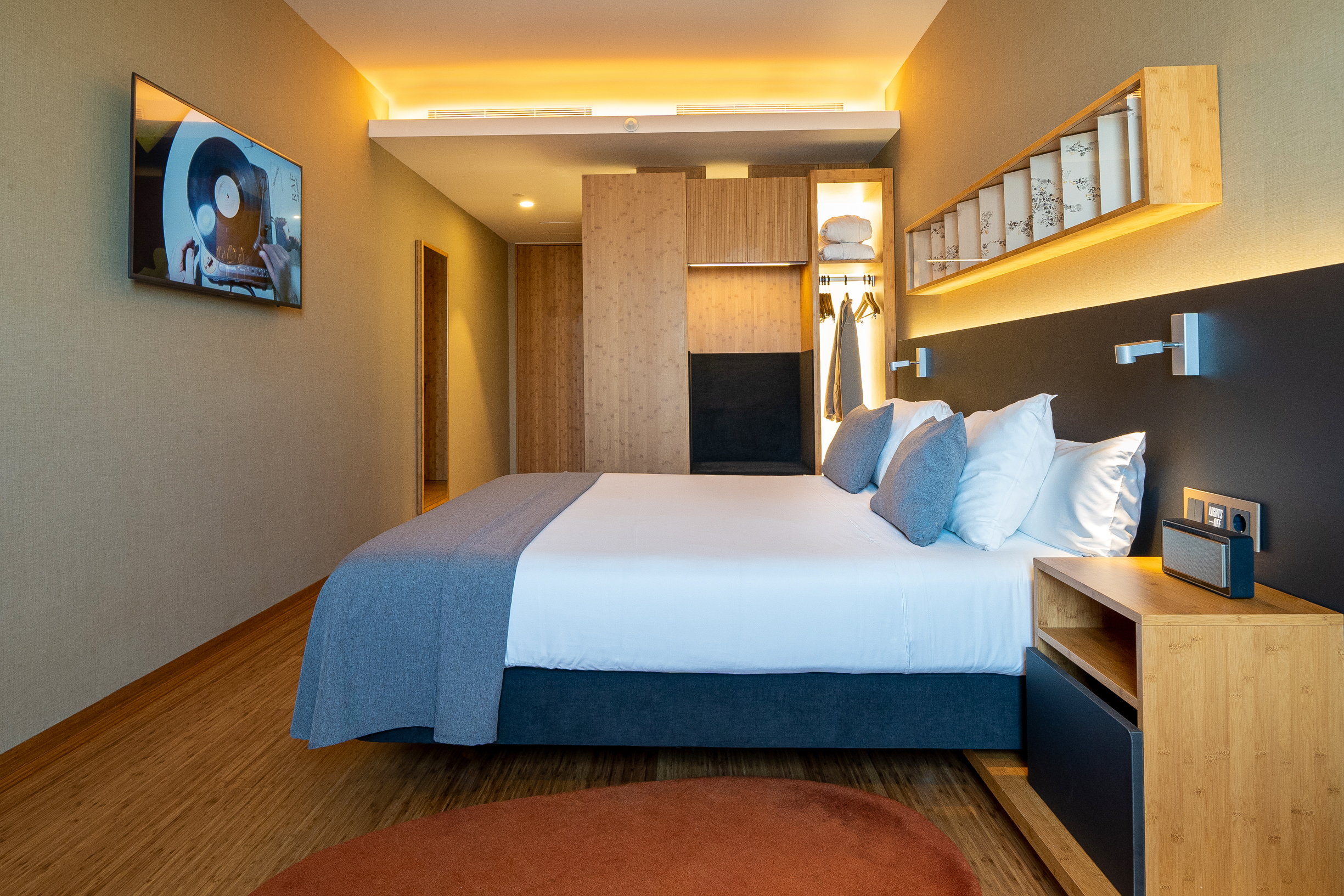 SUPERIOR, DOUBLE BED