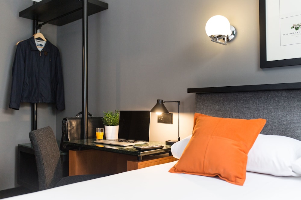 Hotel Malcom Barret 4/69
