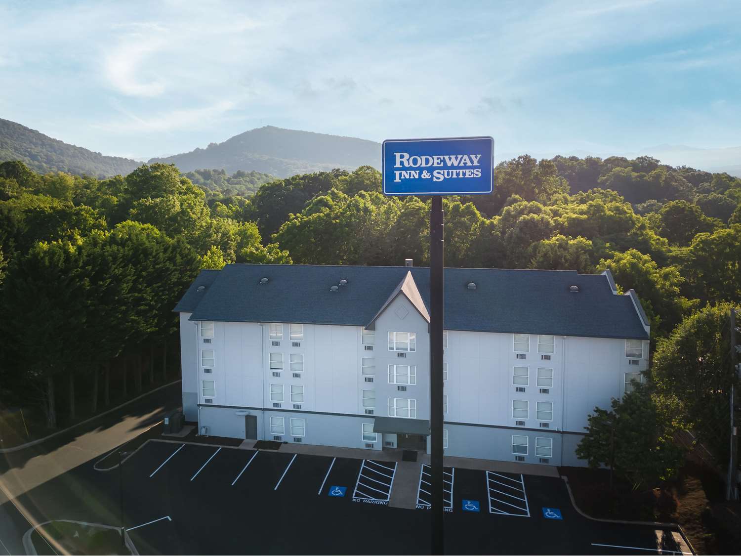 Rodeway Inn & Suites Near Outlet Mall - Asheville 2/30