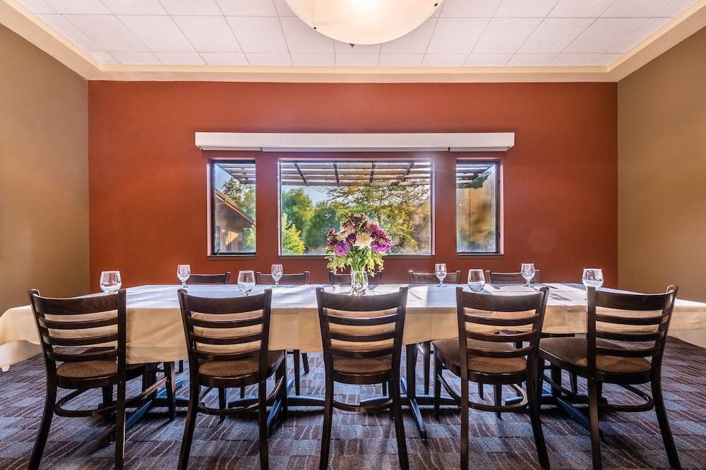 Gaia Hotel Spa Redding Ascend Hotel Collection 39/44