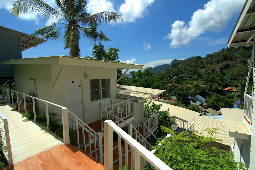 HOTEL UPHILL COTTAGE 4/30