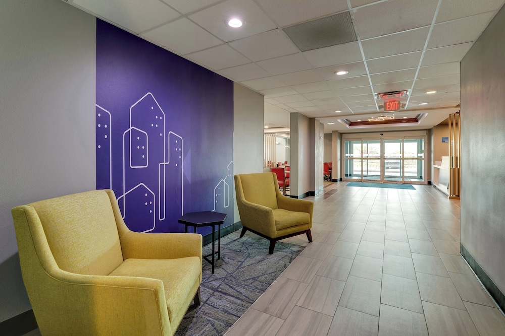 Holiday Inn Express Hotel Suites Richmond 45/67