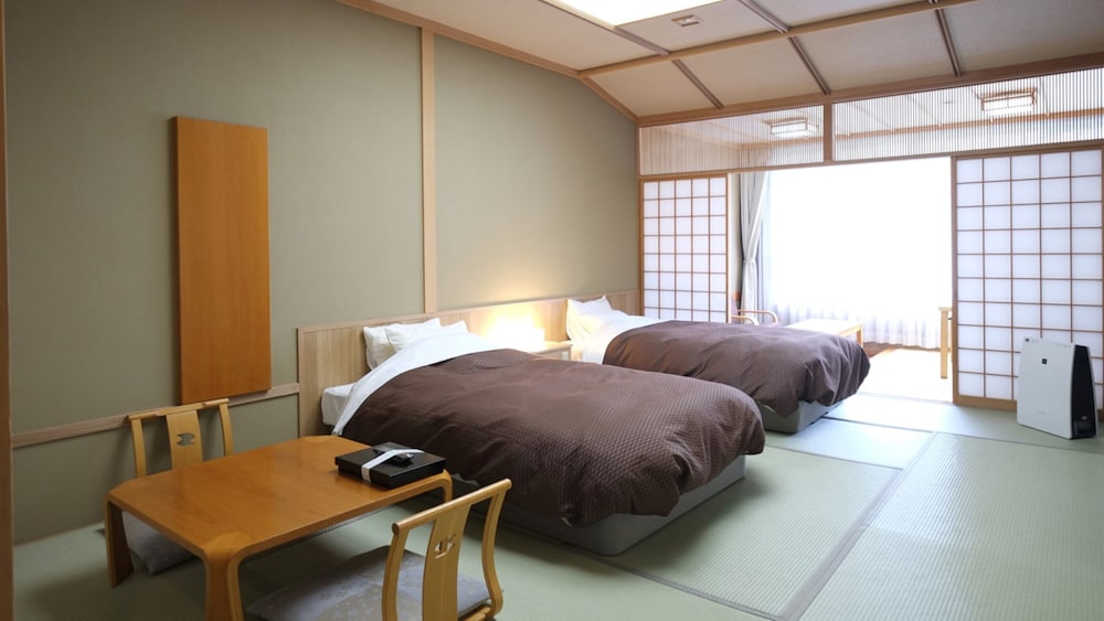 JAPANESE, TWIN BEDS