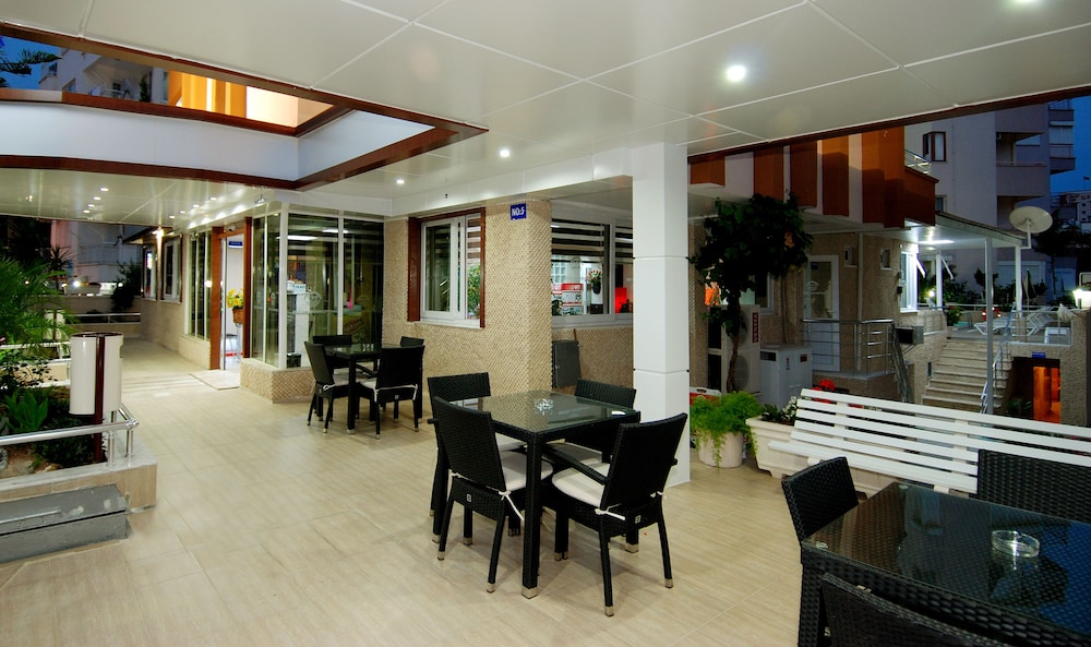Lara Diamond Hotel 40/47