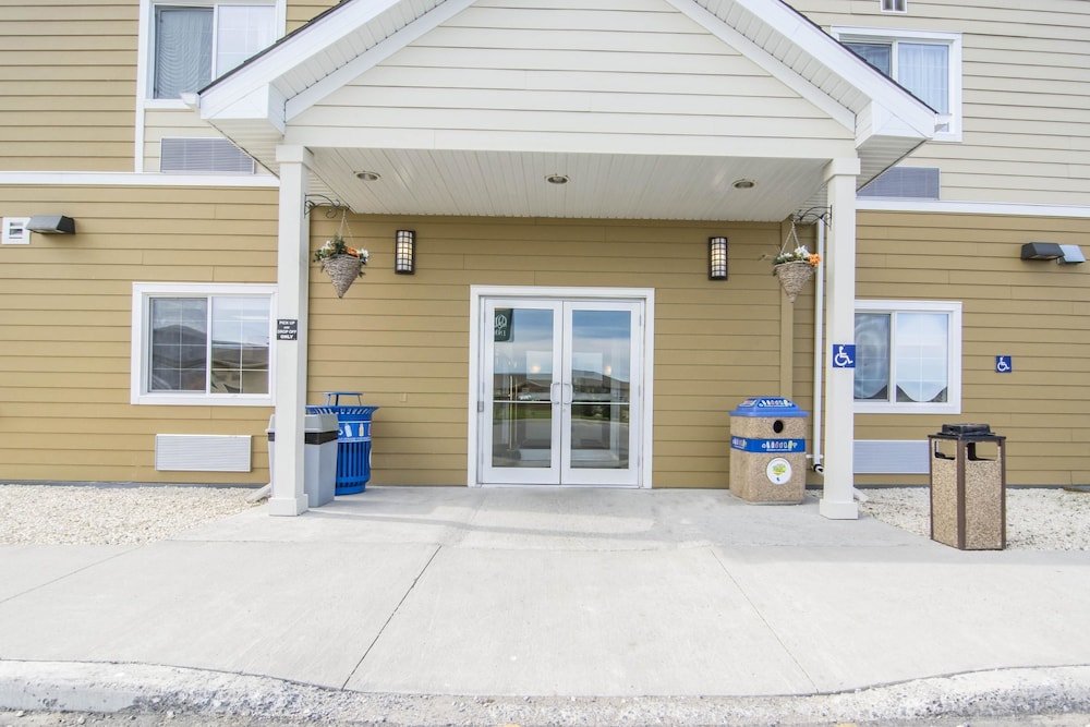 Quality Inn & Suites Thompson, MB 3/41