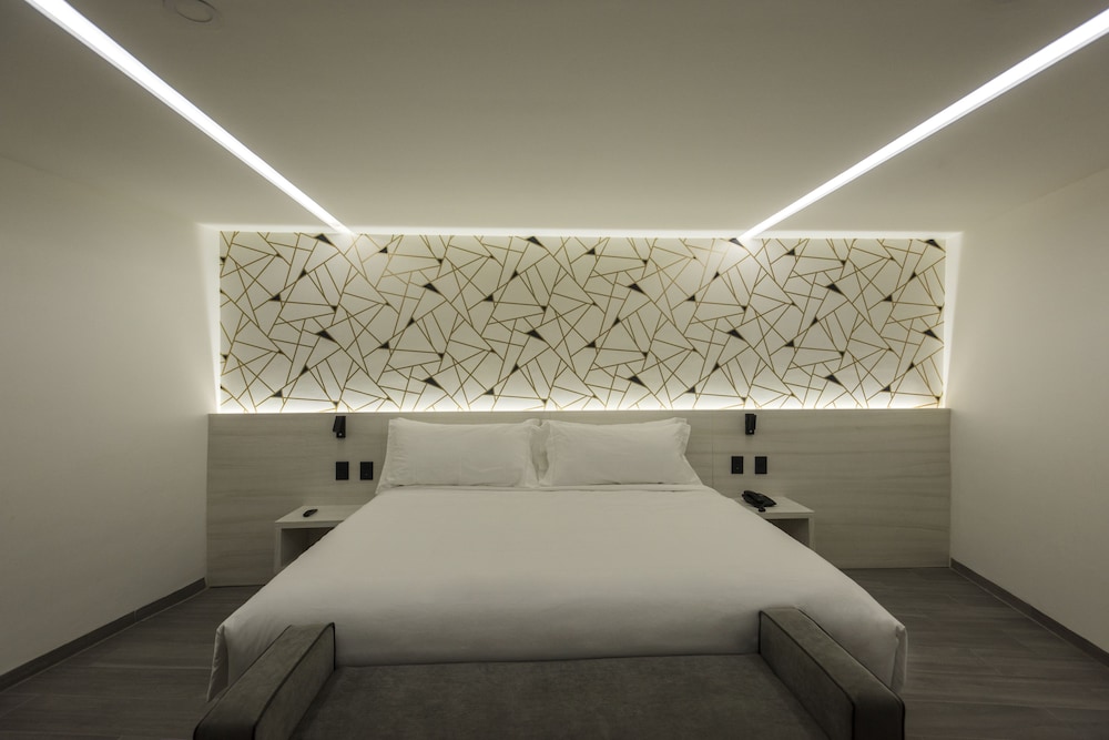 The Andy Hotel 10/64