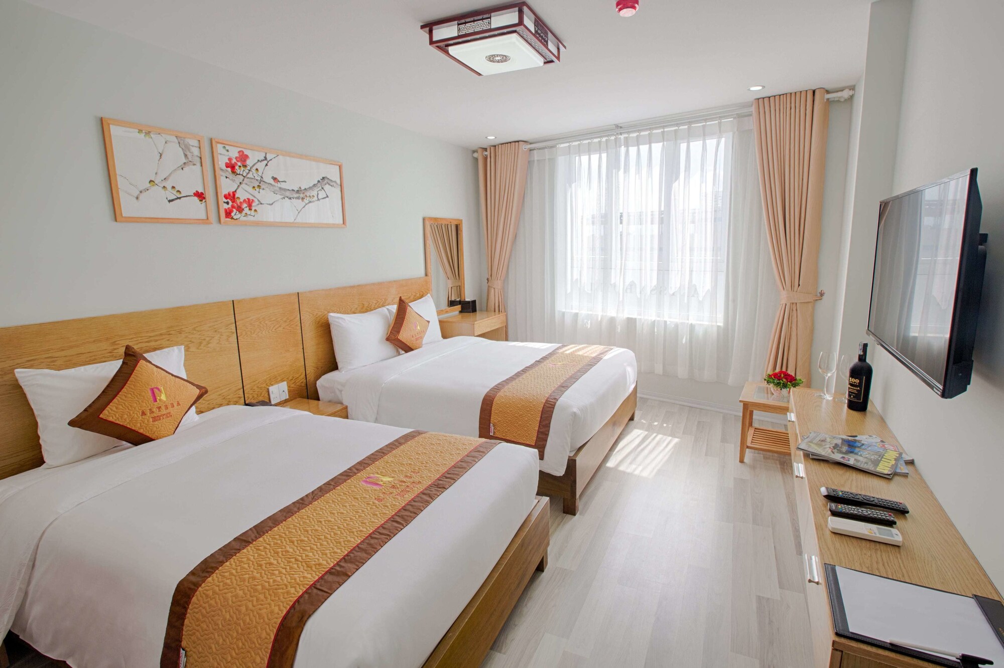 FAMILY, 2 DOUBLE BEDS, CITY VIEW