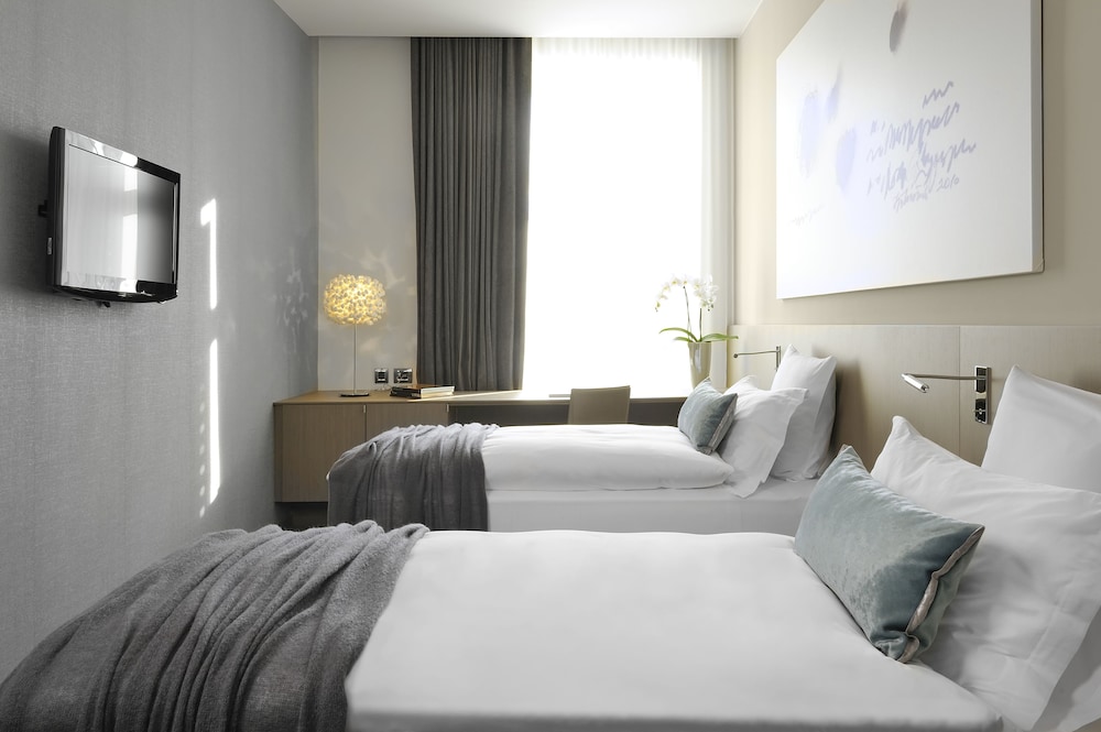 Cubo Hotel 5/31