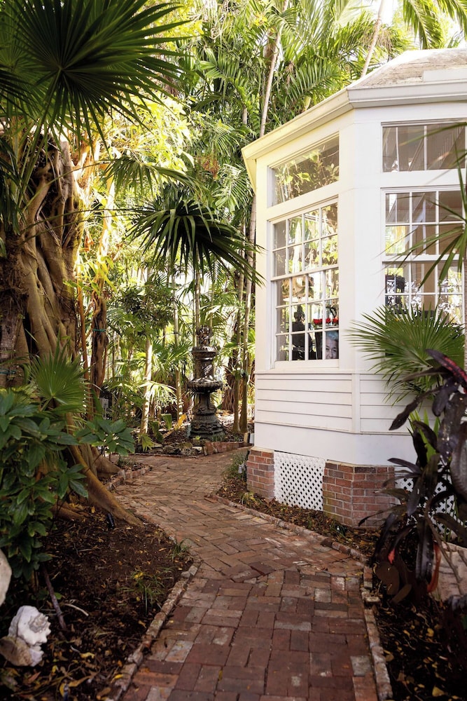 The Gardens Hotel 40/50