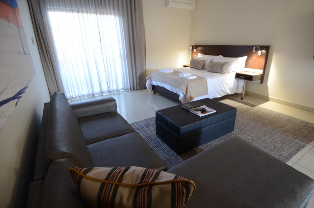 Hillside Executive Accommodation 39/59