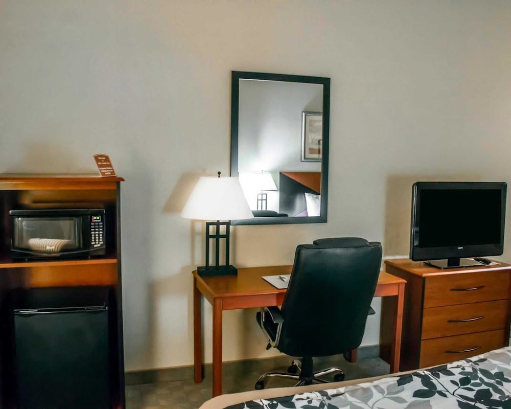 Sleep Inn and Suites Redmond, OR 30/34