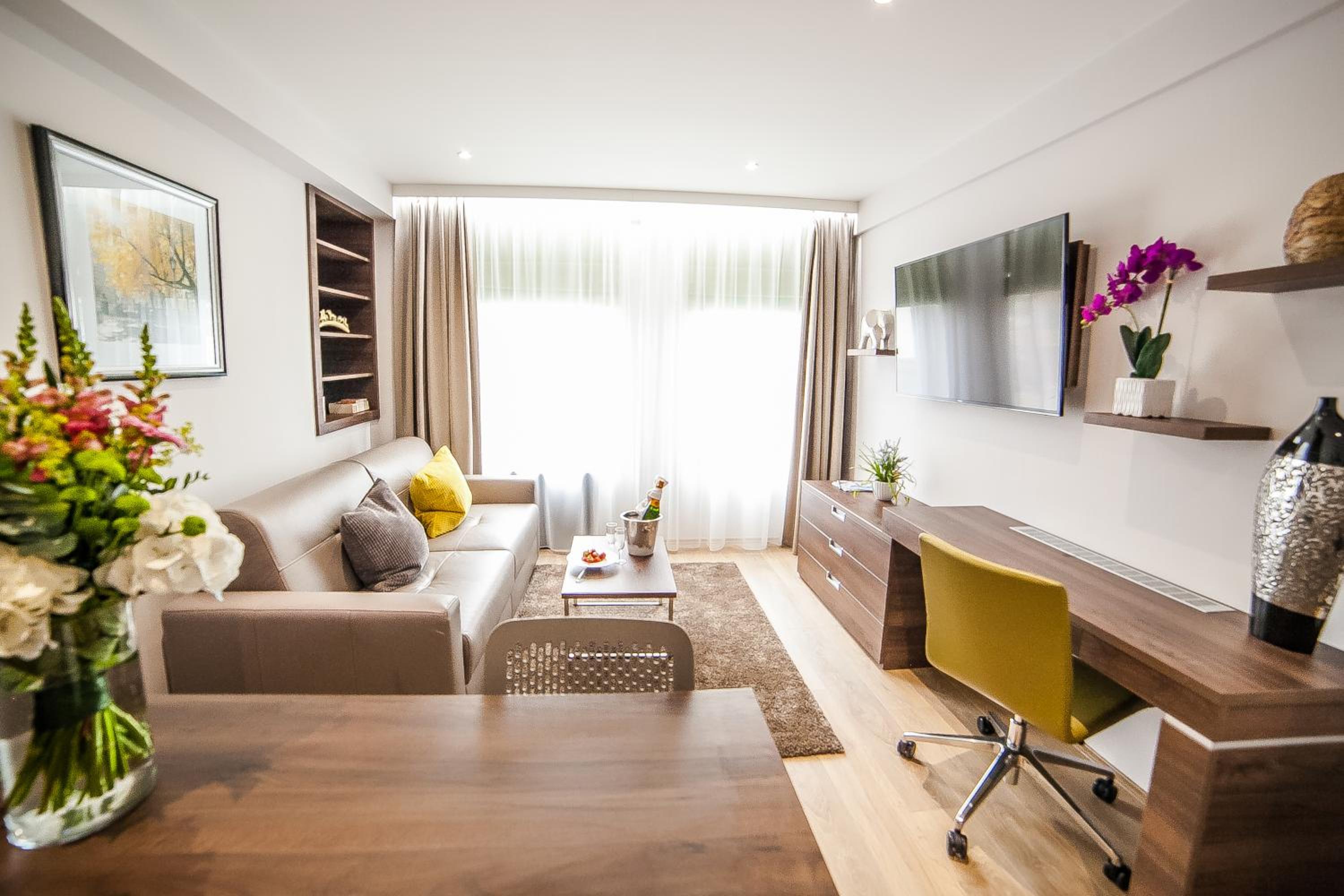 Hampton Suites Serviced Apartments 10/23