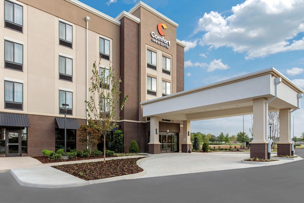 Comfort Inn & Suites At Crossplex Village 44/50