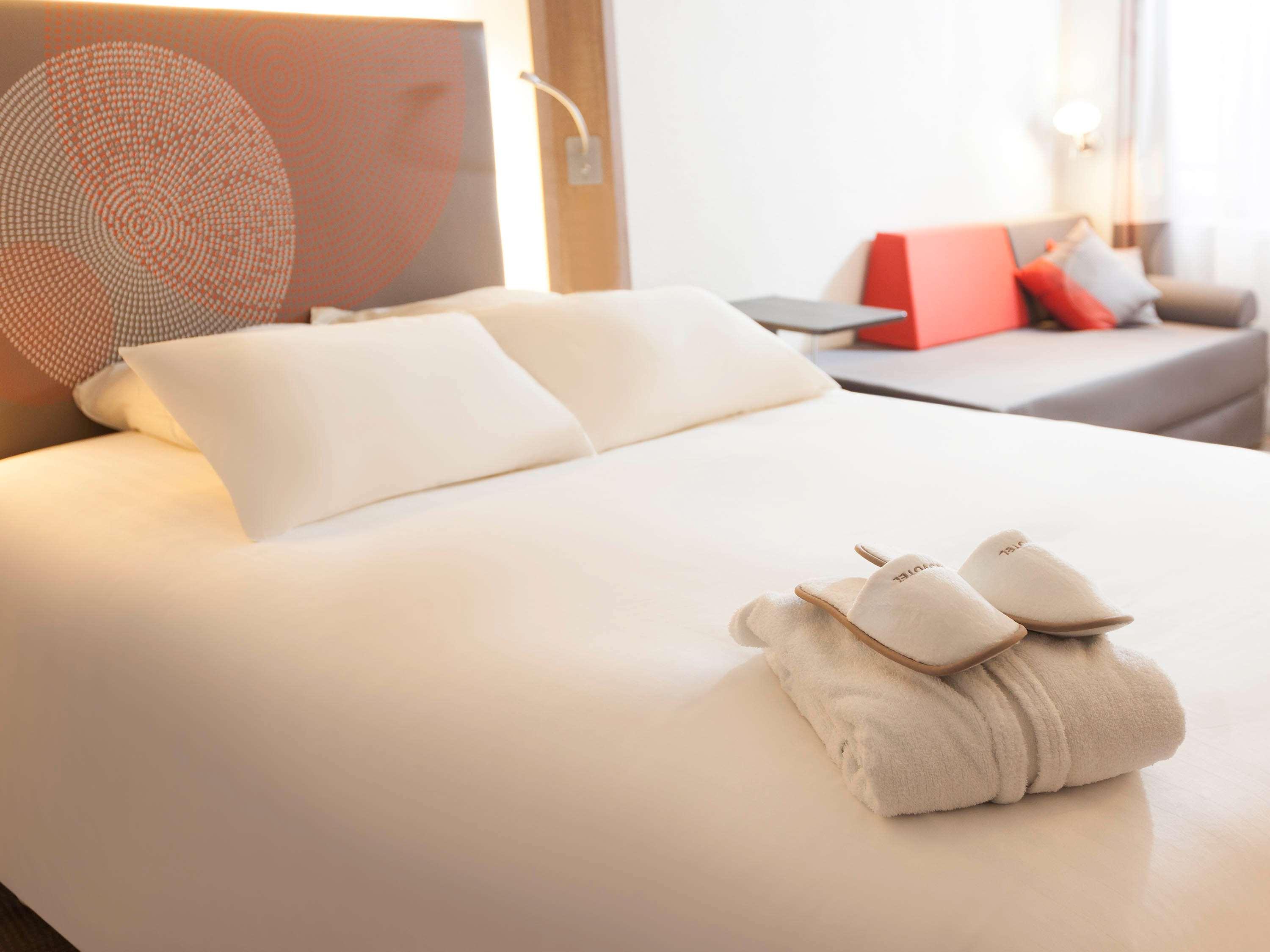 EXECUTIVE, 1 DOUBLE AND 1 SINGLE BED