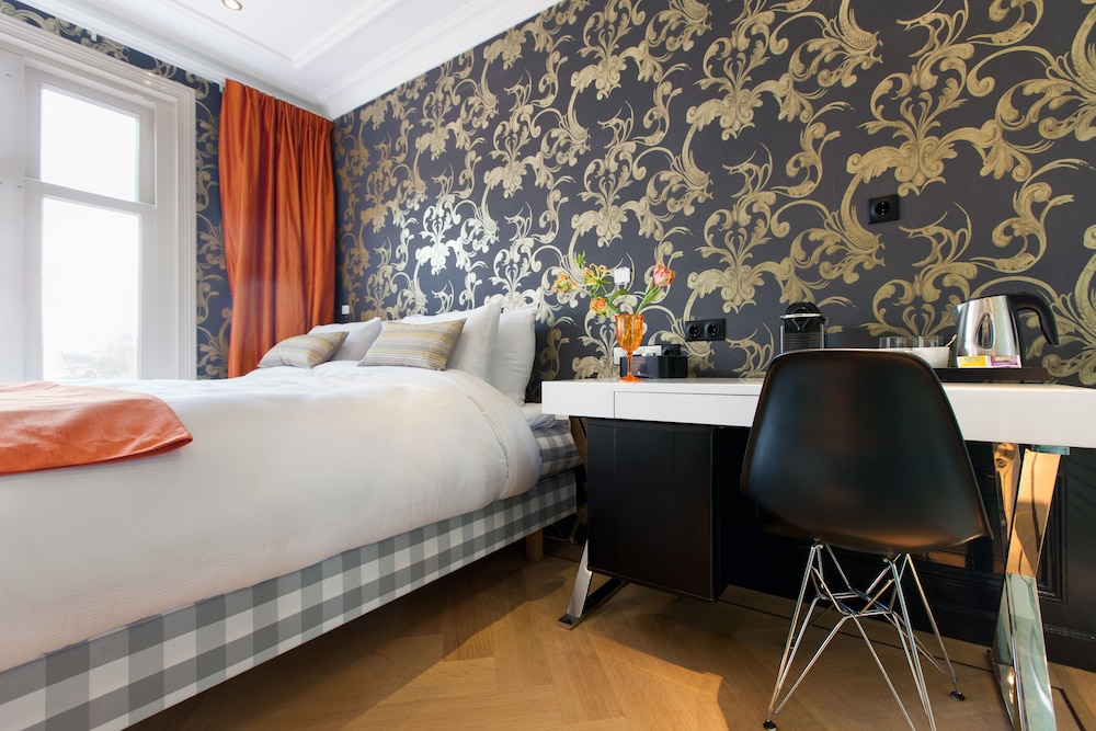 Amsterdam Canal Hotel 33/68