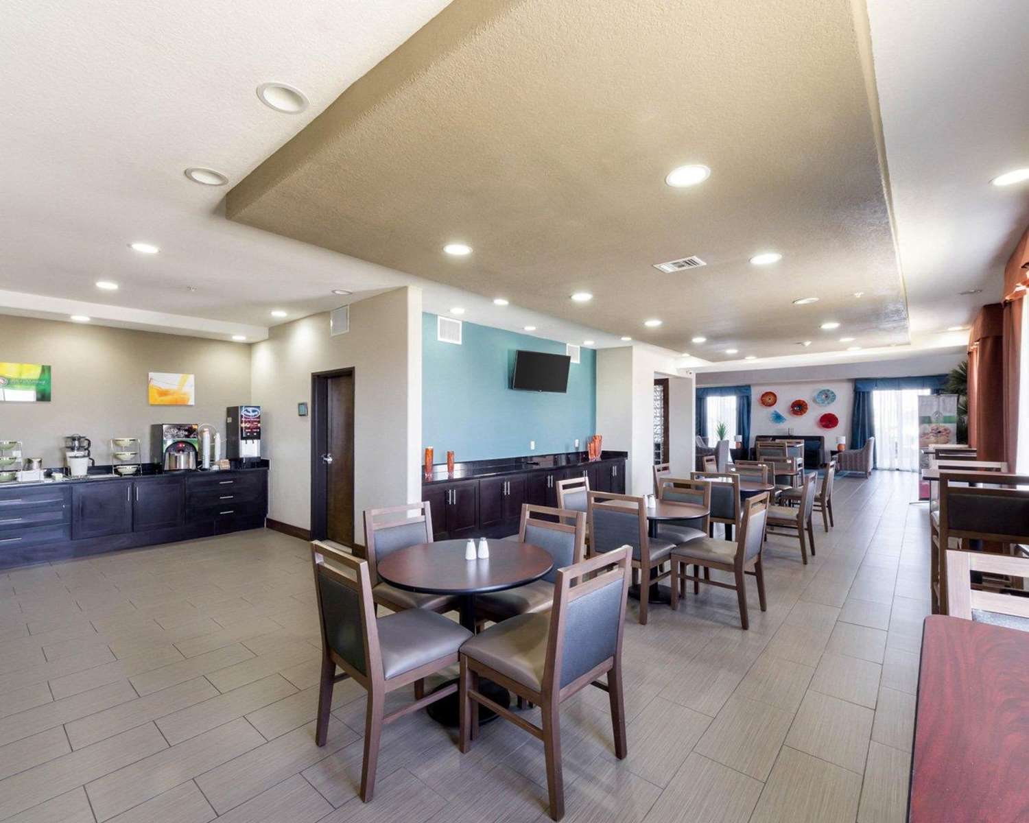Quality Inn and Suites Victoria East 27/38