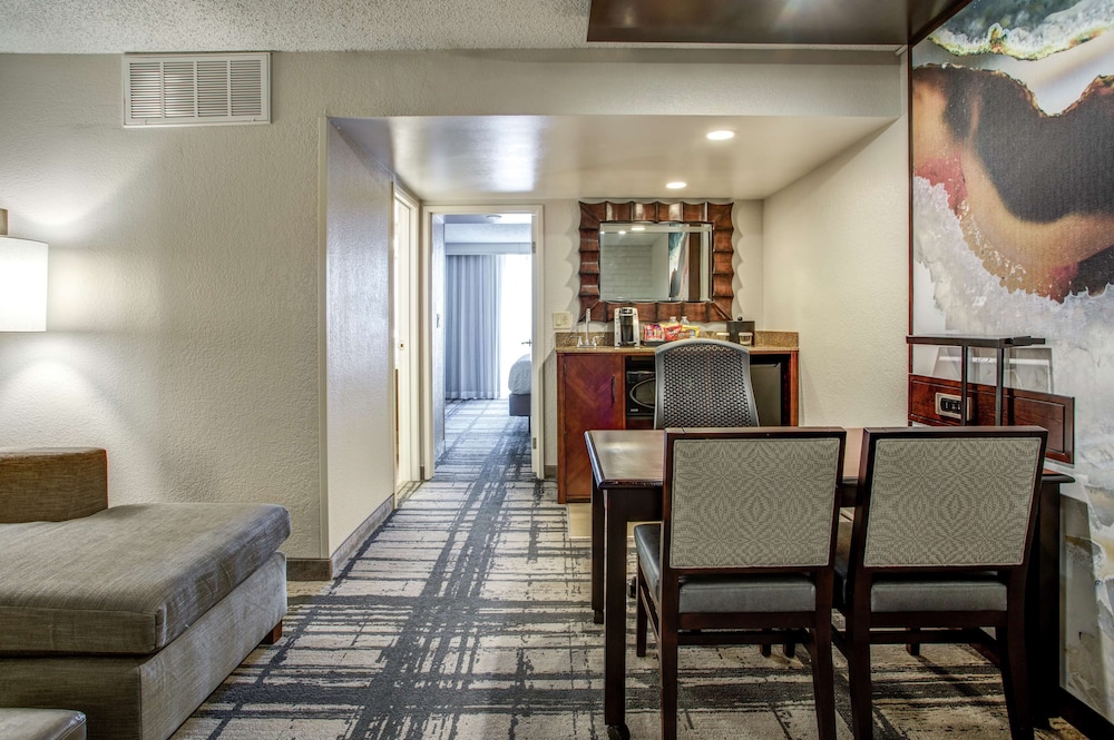 Embassy Suites by Hilton Orlando International Drive Convention Center 27/49