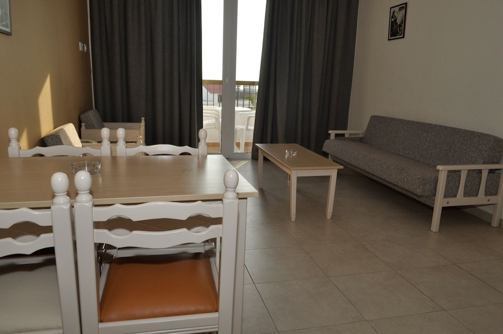 Christabelle Hotel Apartments 14/38