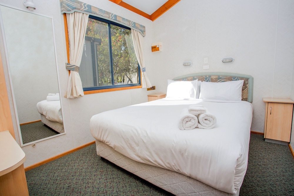2 BEDROOMS, CABIN