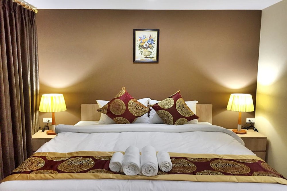 Top High Airport Link Hotel 7/47