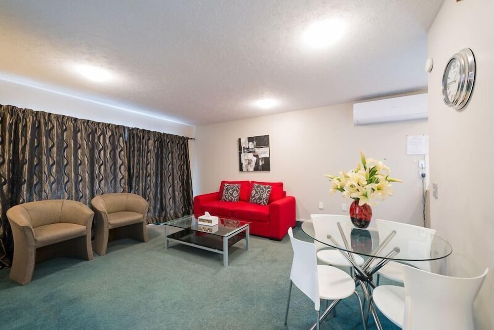 Strathern Motor Lodge 43/59