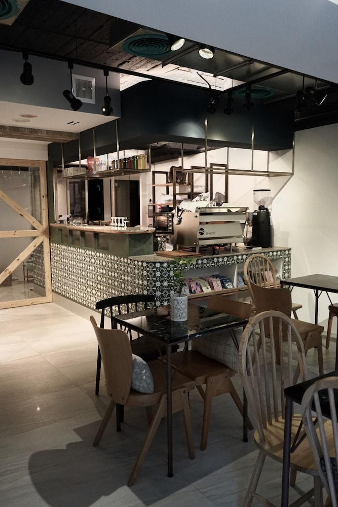 Nihao Cafe Hotel 57/67