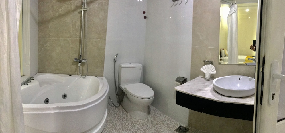 Hoang Yen Canary Hotel 63/66