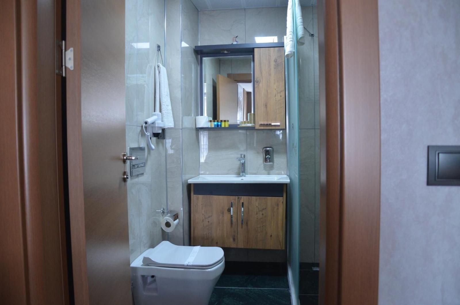 Rua World Hotel 42/45