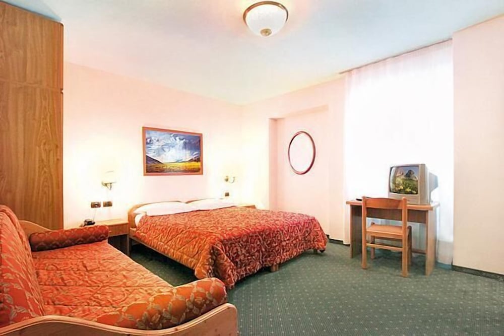 HOTEL IL CAMINETTO 12/44