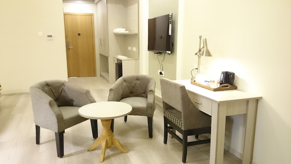 Mango Hotels Naveen 15/21